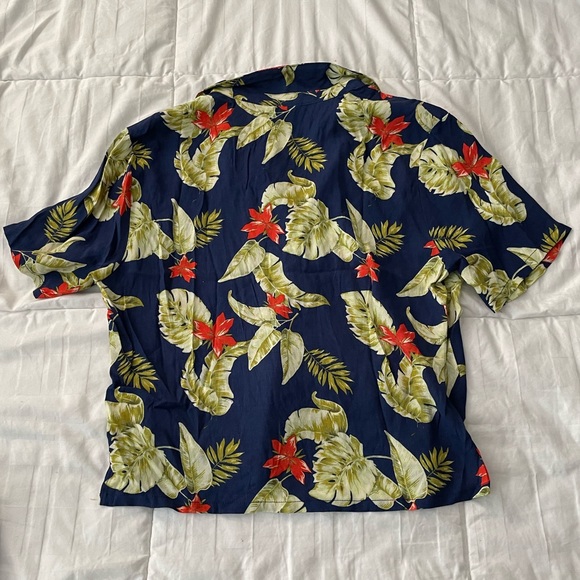 EUC Forever 21 Blue Button Down Hawaiian Shirt Crop Top - Picture 5 of 5